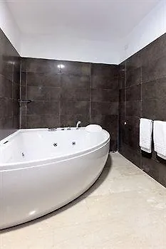 Oasi Village Hotell 3*